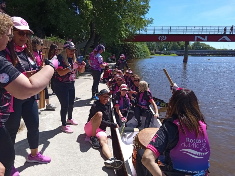 Se realiz la regata en bote dragn del VII Encuentro Rosa